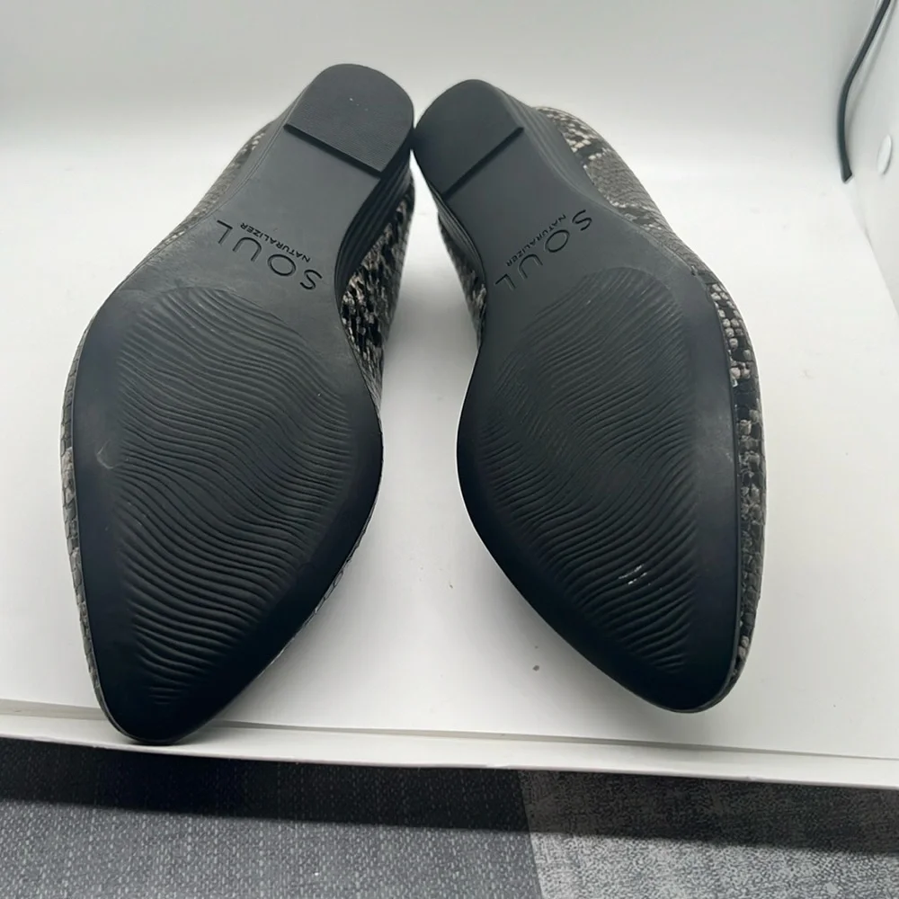 Snakeskin shoes, size 7m Soul Naturalizer.